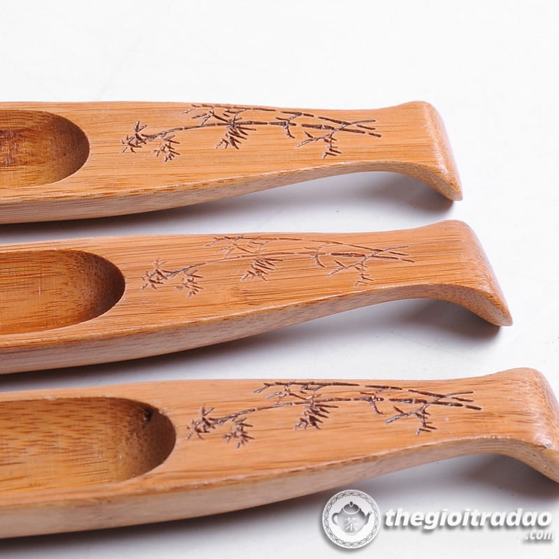 Muong xuc tra bang tre khac hoa tiet, dung cu tra dao-1217935314-7