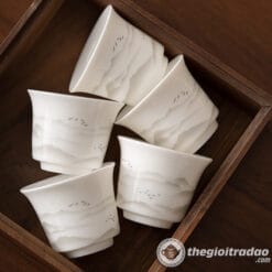 chen uong tra su canh duc hoa tiet thuy mac 70ml-