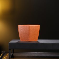 Cốc đất sét trồng trà đạo, dụng cụ trà truyền thống Việt Nam.