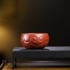 Hình chén trà sứ nghệ thuật phong cách truyền thống Việt Nam.