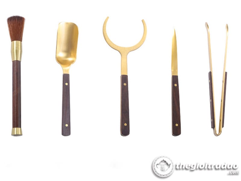 Bộ Dụng Cụ Pha Trà Bằng Gỗ Bọc Đồng Cao Cấp 13 bo dung cu pha tra bang go boc dong cao cap 13