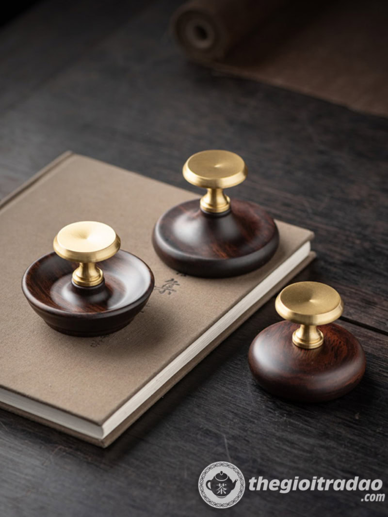 Gác Nắp Ấm Trà Bằng Gỗ Mun Phối Đồng 10 gac nap am tra bang go mun phoi dong--7