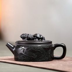 Ấm Tử Sa Nghi Hưng Ngọa Hổ Tàng Long 250ml-