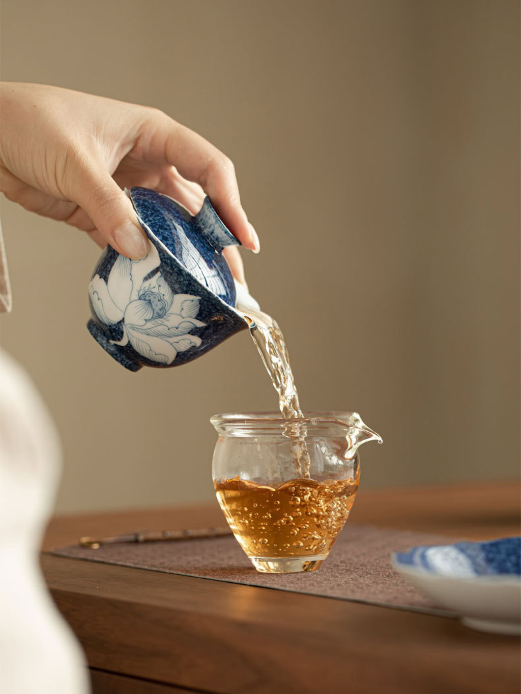 Bộ Chén Khải Sứ Cảnh Đức Vẽ Tay Hoa Sen Trắng 135ml 15 Bo Chen Khai Su Canh Duc Ve Tay Hoa Sen Trang 135ml 12 1