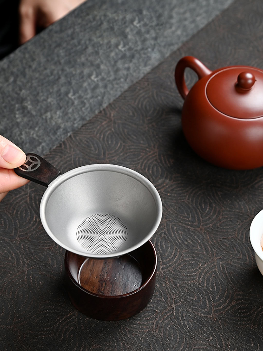 Lưới Lọc Trà Titan Siêu Mịn Tay Cầm Gỗ Tự Nhiên – Kèm Đế Gỗ 13 Luoi Loc Tra Titan Sieu Min Tay Cam Go Tu Nhien – Kem De Go 17